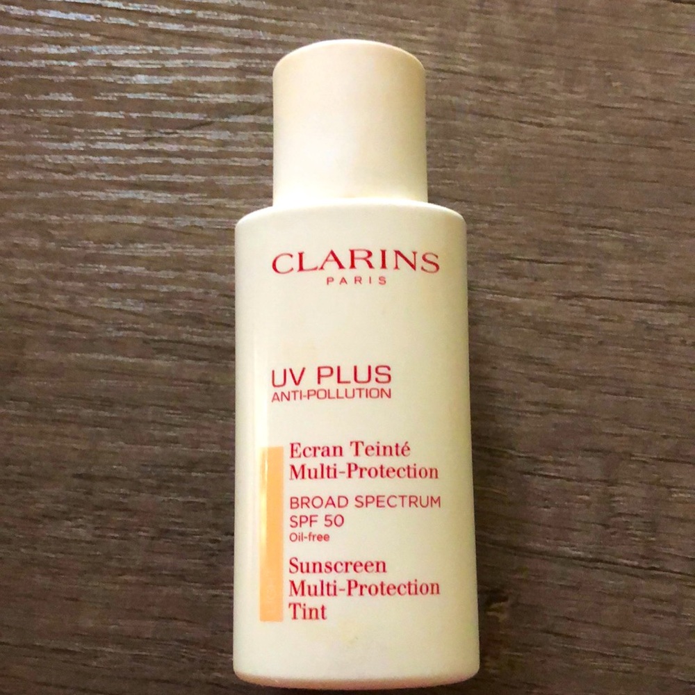 Tinted Sunscreen Multi Protection Color:Light